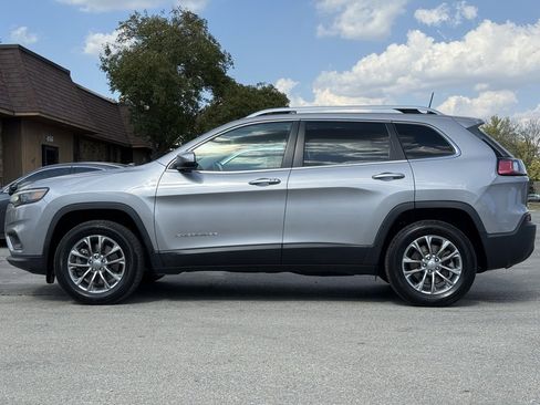 Used 2019 Jeep Cherokee Latitude Plus w/ Comfort/Convenience Group image 2