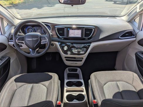 Used 2023 Chrysler Voyager LX FWD image 24
