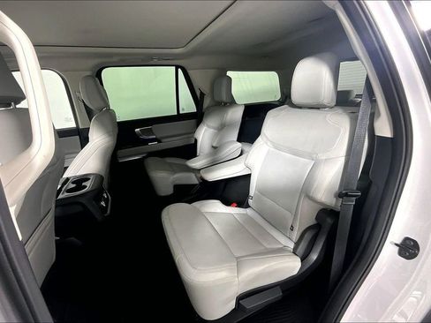 Used 2025 Ford Expedition Platinum w/ Driver's Package AWD/4WD image 26
