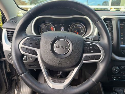 Used 2017 Jeep Cherokee Trailhawk w/ Comfort/Convenience Group image 7