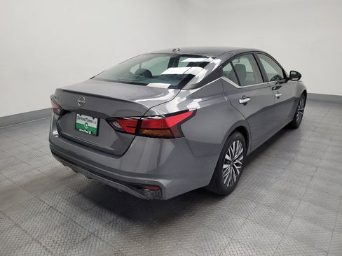 Used 2025 Nissan Altima 2.5 SV FWD image 9