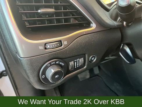 Used 2022 Jeep Cherokee Latitude Lux image 22