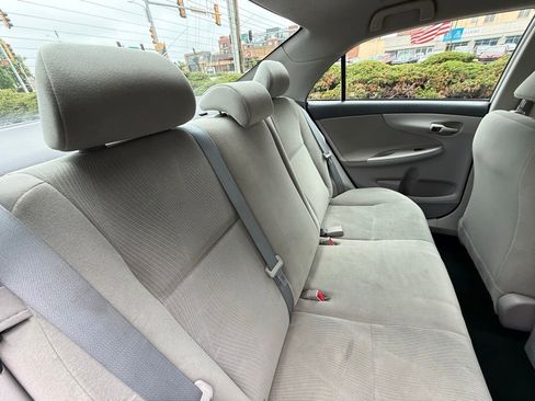 Used 2013 Toyota Corolla LE FWD image 32