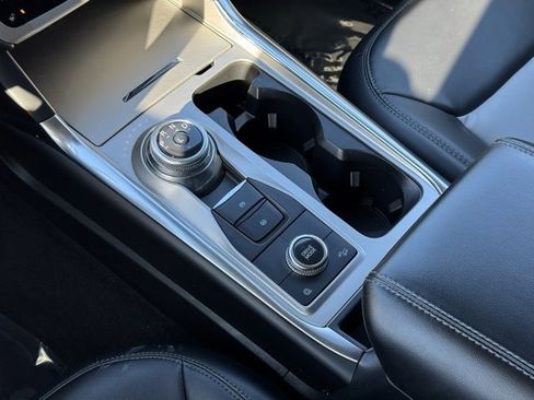 Certified 2022 Ford Explorer XLT w/ Equipment Group 202A image 17