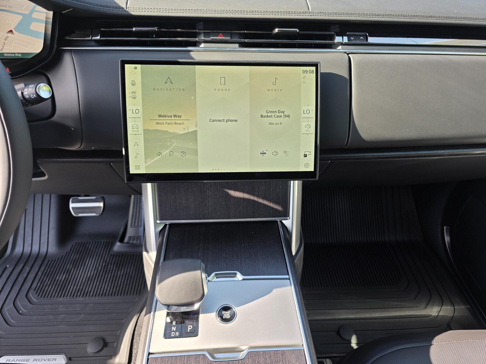 New 2026 Land Rover Range Rover Long Wheelbase SE AWD/4WD image 16