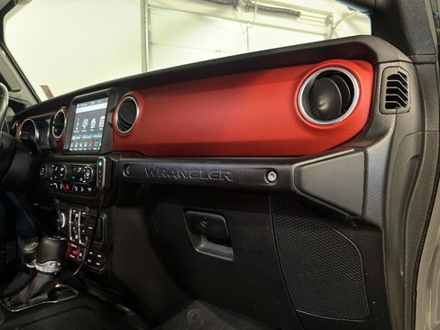 Used 2020 Jeep Wrangler Unlimited Rubicon AWD/4WD image 35