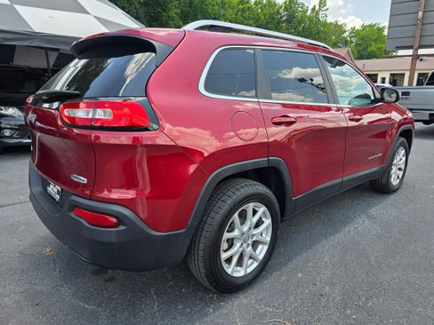 Used 2014 Jeep Cherokee Latitude w/ Cold Weather Group AWD/4WD image 5
