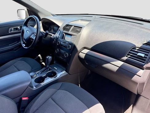 Used 2018 Ford Explorer XLT AWD/4WD image 35