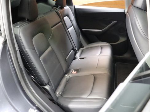 Used 2023 Tesla Model Y Long Range image 32