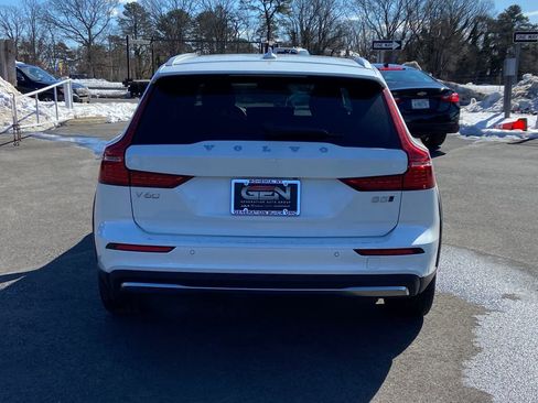 Used 2025 Volvo V60 B5 Cross Country Plus image 5