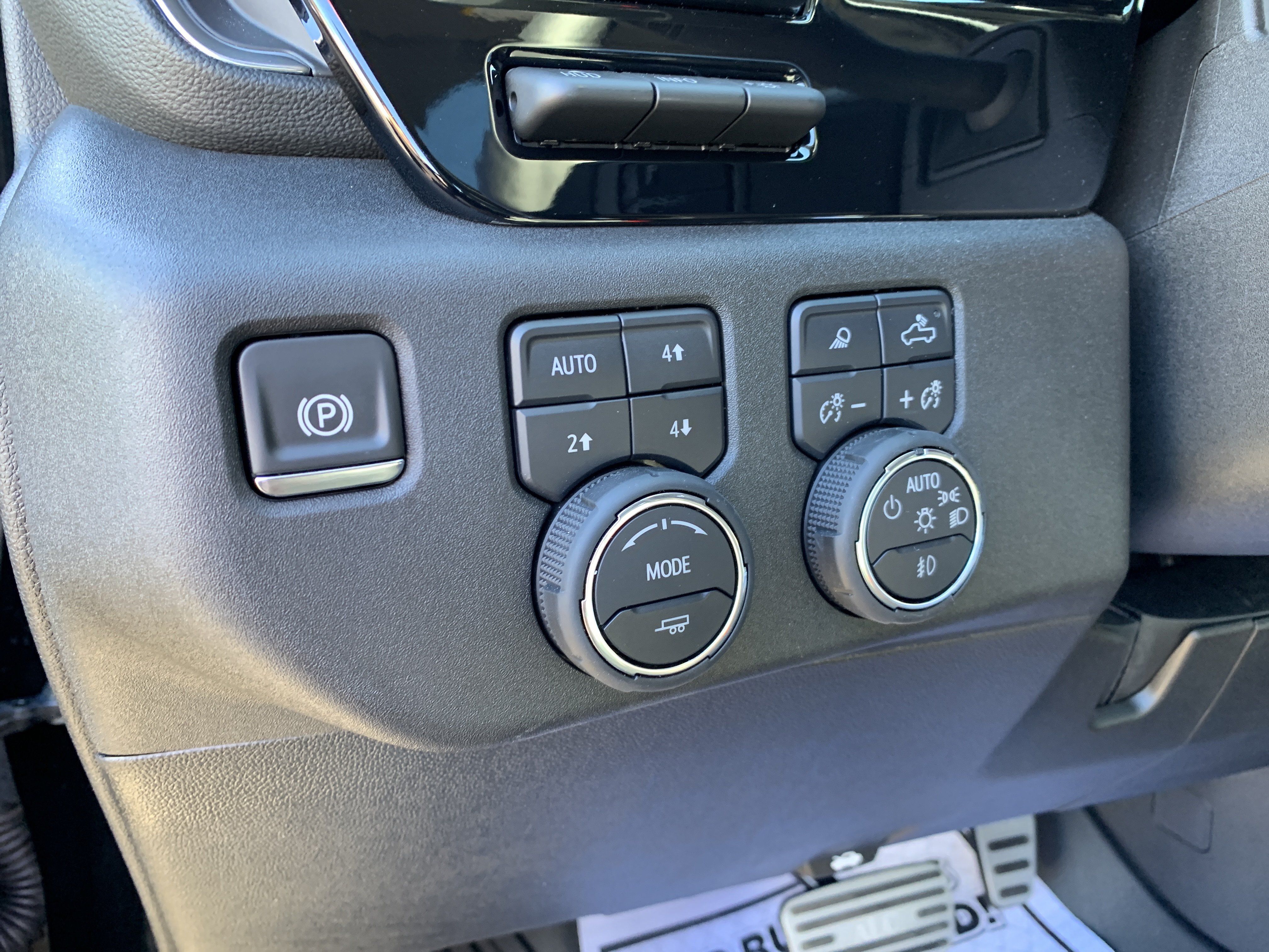 New 2025 Chevrolet Silverado 2500 LTZ w/ LTZ Premium Package AWD/4WD image 16