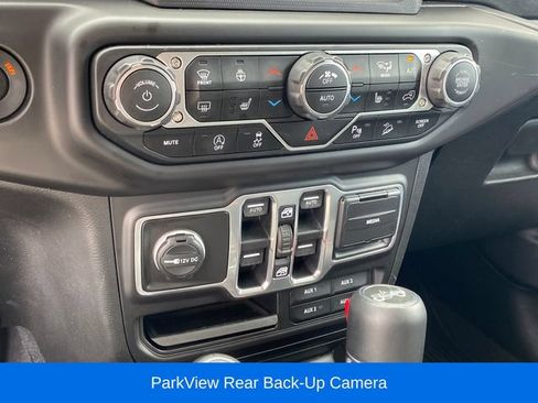 Used 2018 Jeep Wrangler Unlimited Sahara AWD/4WD image 12