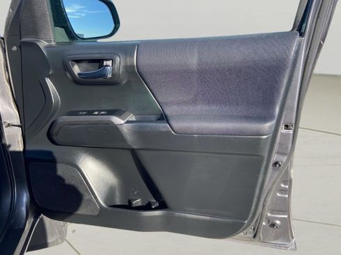 Used 2019 Toyota Tacoma TRD Sport AWD/4WD image 14