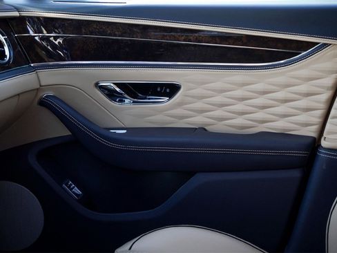 Certified 2023 Bentley Flying Spur W12 image 19