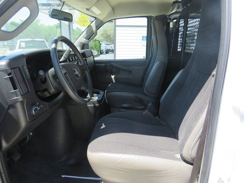 Used 2024 GMC Savana 2500 w/ Driver Convenience Package RWD image 4
