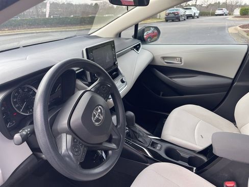 Used 2021 Toyota Corolla LE image 9