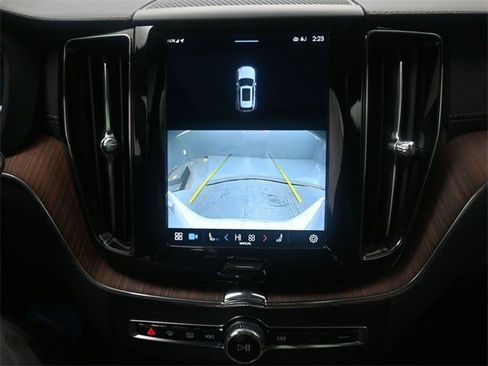 Used 2023 Volvo XC60 B5 Ultimate w/ Protection Package Premier FWD image 12