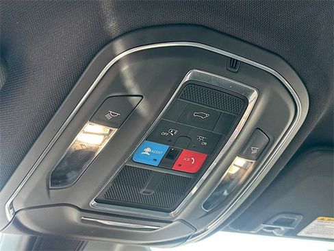 Used 2023 Jeep Grand Cherokee L Laredo image 25