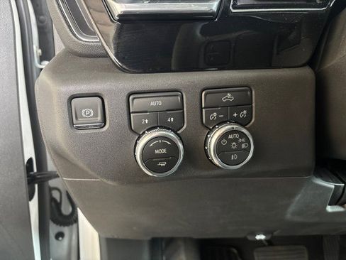 New 2025 GMC Sierra 1500 Elevation image 17