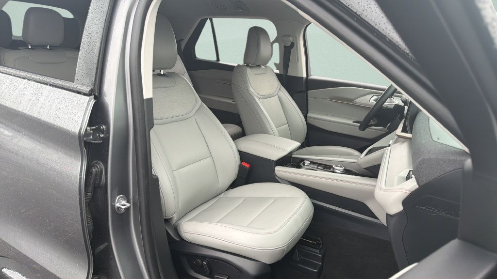 Certified 2025 Ford Explorer Active w/ Active Comfort Package AWD/4WD image 19