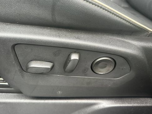 Used 2024 GMC Yukon XL SLT image 12