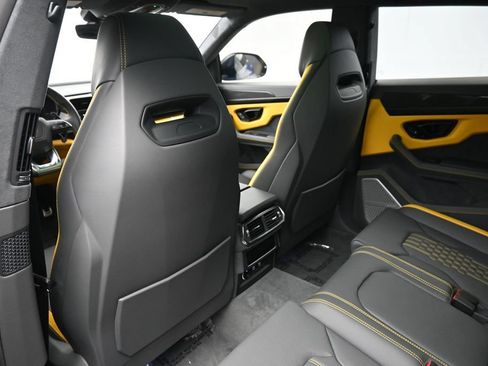 Used 2025 Lamborghini Urus SE AWD/4WD image 8