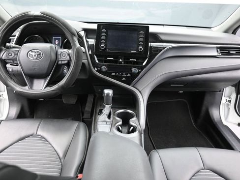 Used 2023 Toyota Camry SE image 12