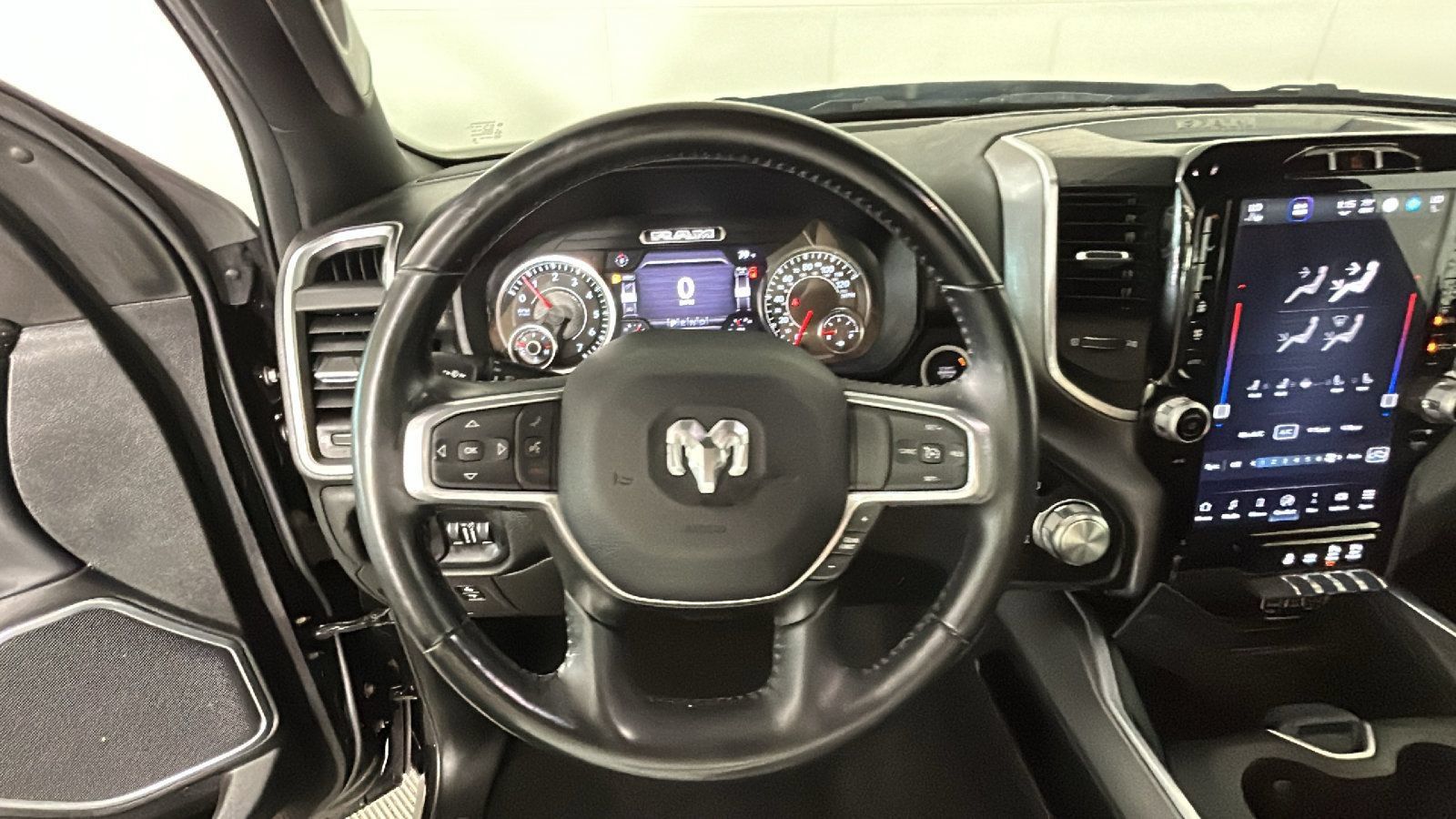 Used 2023 RAM 1500 Laramie AWD/4WD image 17
