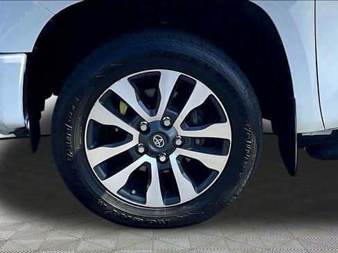 Used 2018 Toyota Tundra SR5 w/ SR5 Upgrade Package RWD image 31