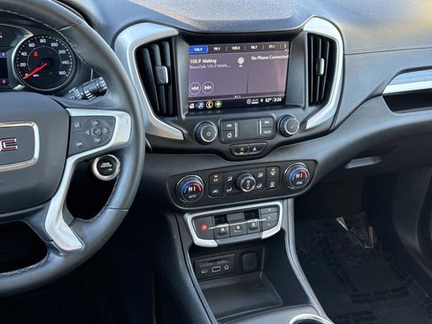 Used 2023 GMC Terrain SLT image 3