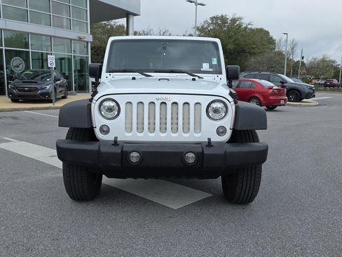 Used 2017 Jeep Wrangler Unlimited Rubicon w/ Connectivity Group AWD/4WD image 4