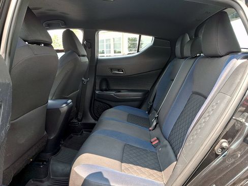 Used 2022 Toyota C-HR XLE FWD image 10