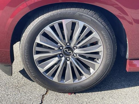 Certified 2025 INFINITI QX80 Luxe image 7