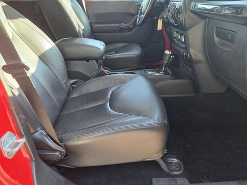 Used 2014 Jeep Wrangler Unlimited Sahara AWD/4WD image 27
