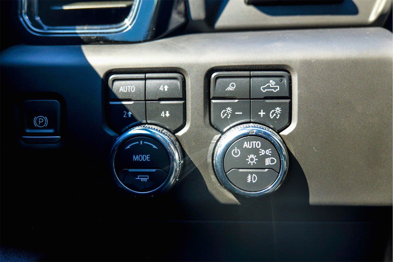 Used 2024 GMC Sierra 2500 AT4 w/ Technology Package AWD/4WD image 33
