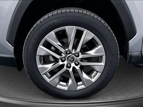 Used 2020 Toyota RAV4 Limited image 34