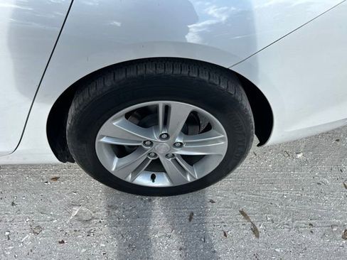 Used 2018 Buick Regal Preferred w/ Sights and Sounds Package FWD image 7