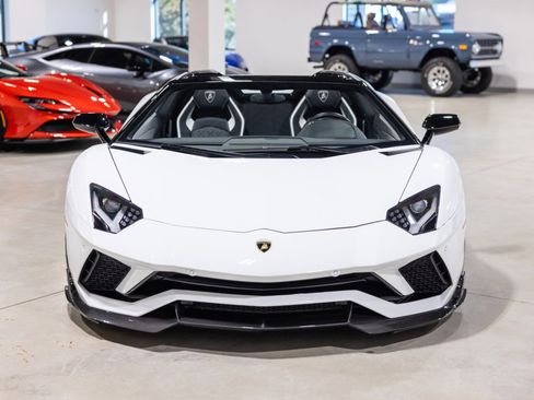 Used 2019 Lamborghini Aventador S image 11