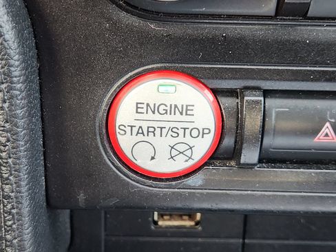 Used 2016 Ford Mustang Coupe RWD image 24