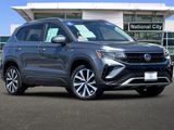 Certified 2022 Volkswagen Taos SE image 2