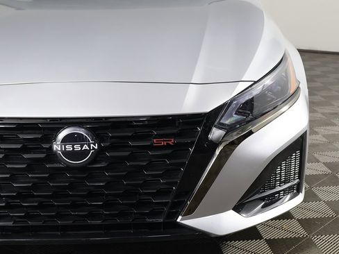 Used 2023 Nissan Altima 2.5 SV image 11