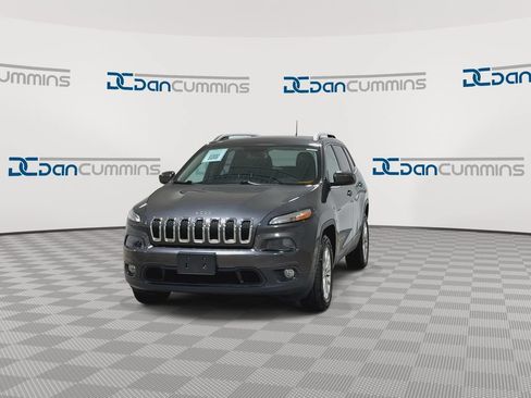 Used 2016 Jeep Cherokee Latitude w/ Cold Weather Group AWD/4WD image 3