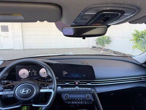 Used 2025 Hyundai Elantra SEL image 36