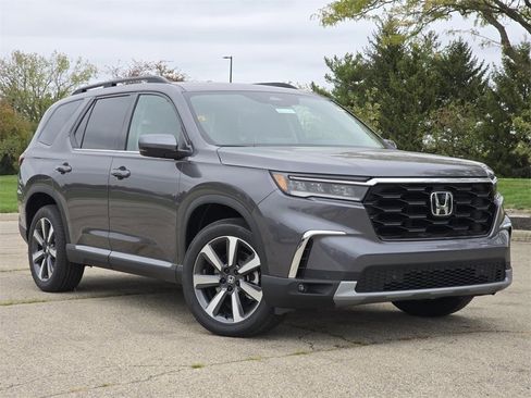 New 2025 Honda Pilot Touring image 2