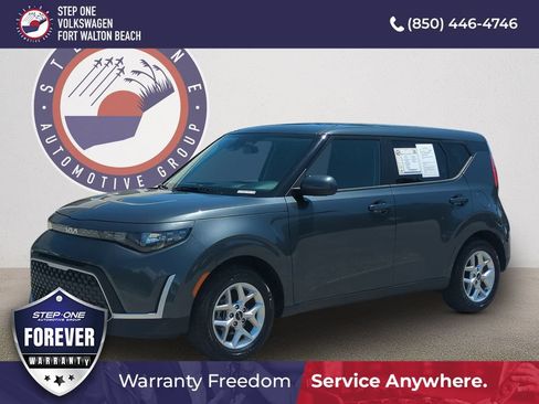 Used 2025 Kia Soul LX w/ LX Technology Package FWD image 1