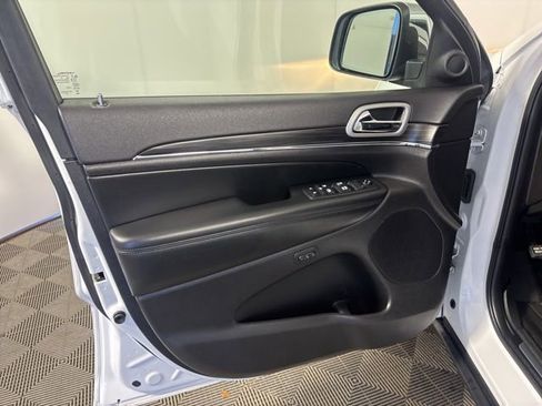 Certified 2020 Jeep Grand Cherokee Limited w/ Trailer Tow Group IV image 12