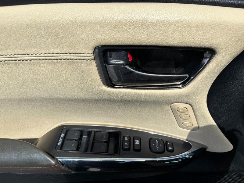 Used 2014 Toyota Avalon Limited w/ Technology Package FWD image 15