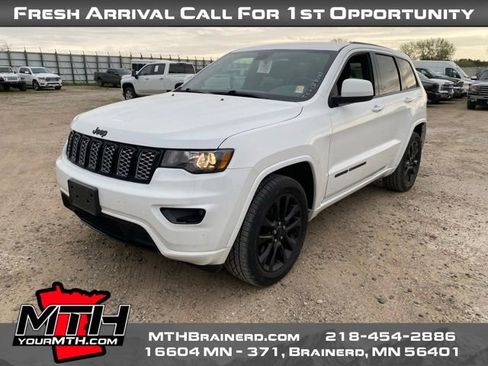 Used 2021 Jeep Grand Cherokee Laredo X AWD/4WD image 4