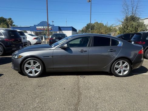 Used 2017 Jaguar XE Premium RWD image 2