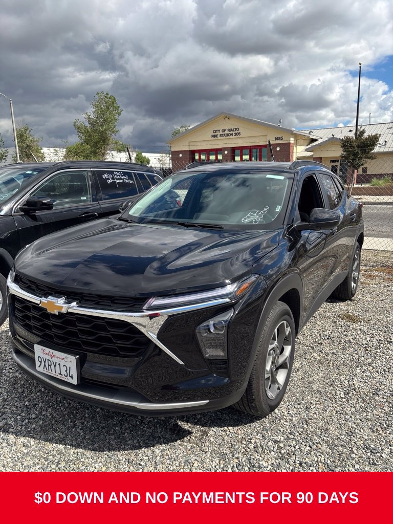 Used 2026 Chevrolet Trax LT FWD image 1